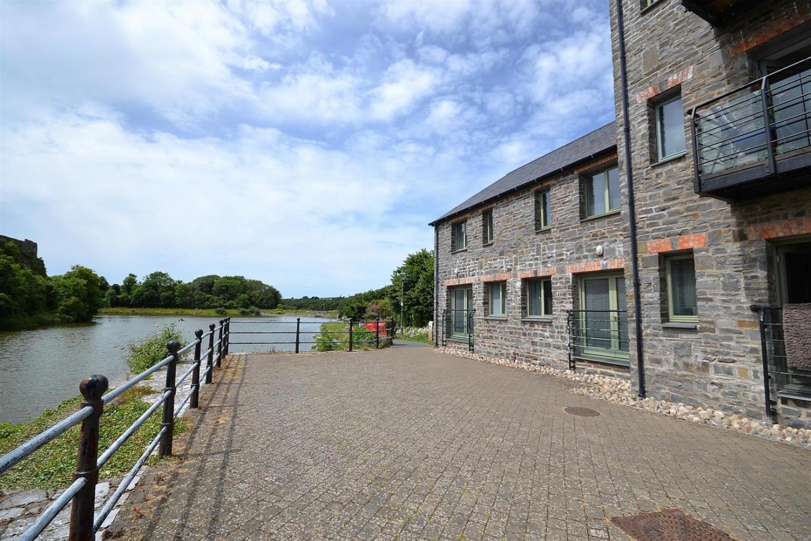 Appartement Castle Pond House à Pembroke Extérieur photo